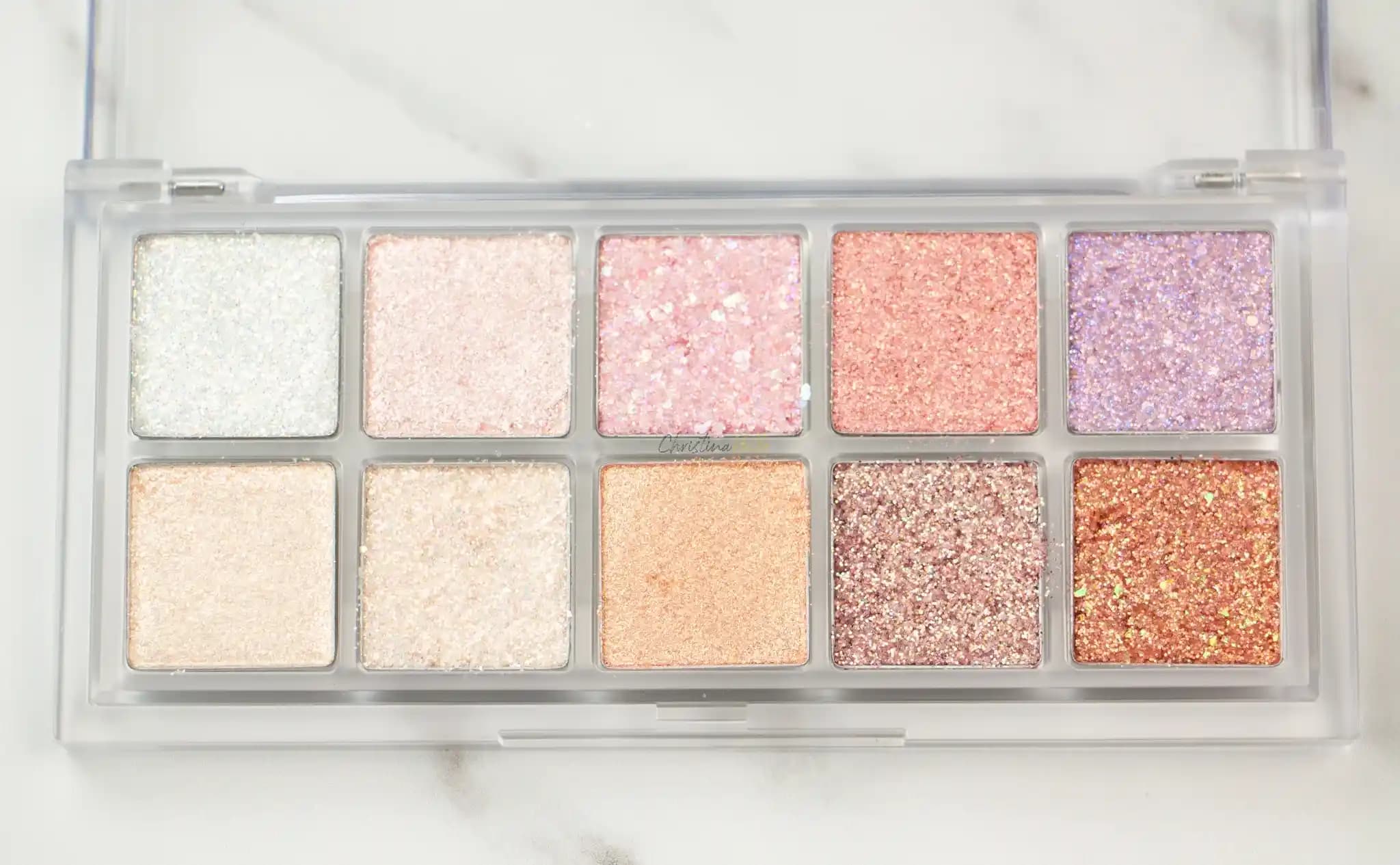 Romand Glitter Palette: Yüksek Pigmentasyon ve Çok Yönlü Kullanım İle Parıltılı Makyajlar