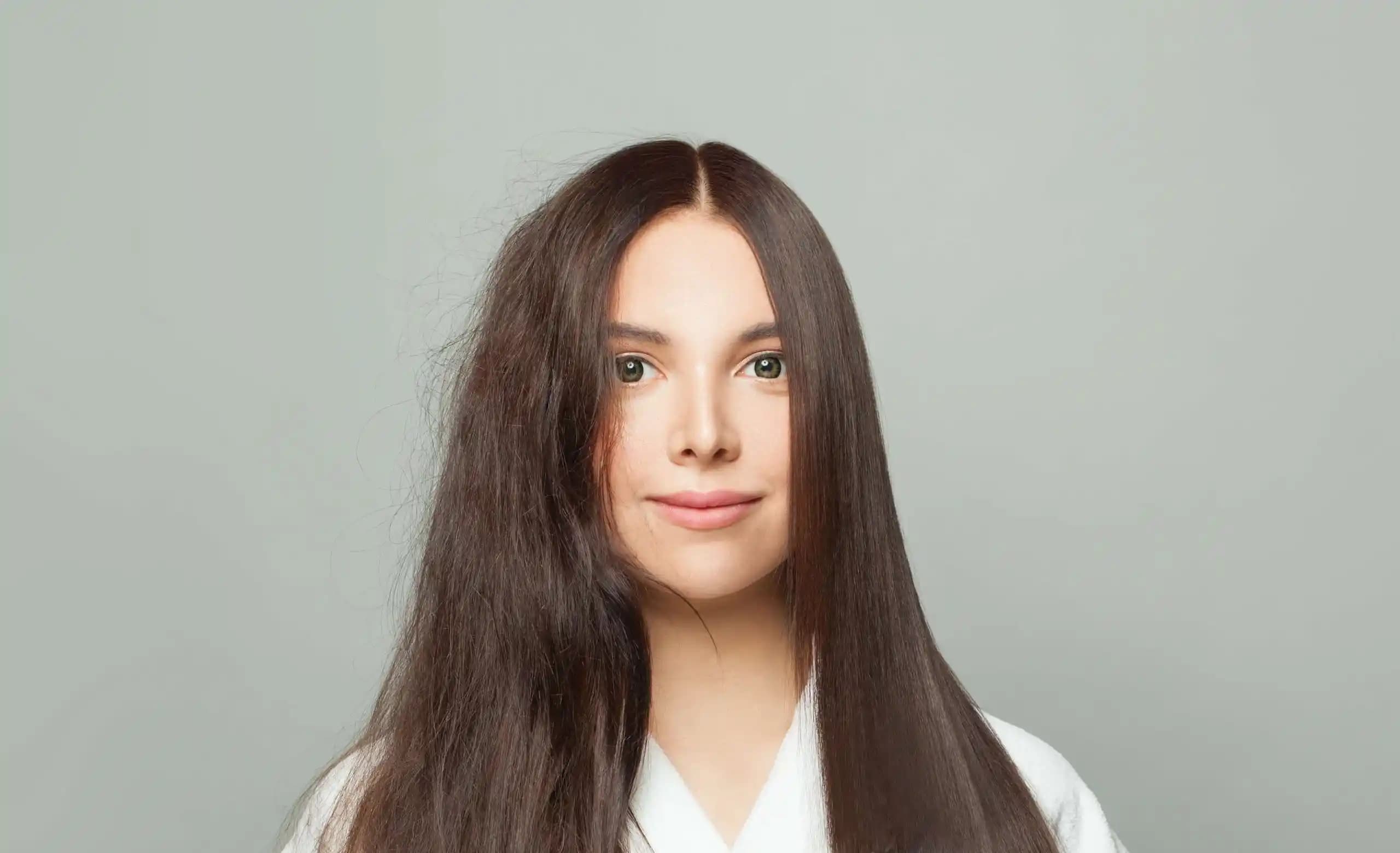 Saçların Elektriklenmesini Önlemenin Etkili ve Pratik Yolları