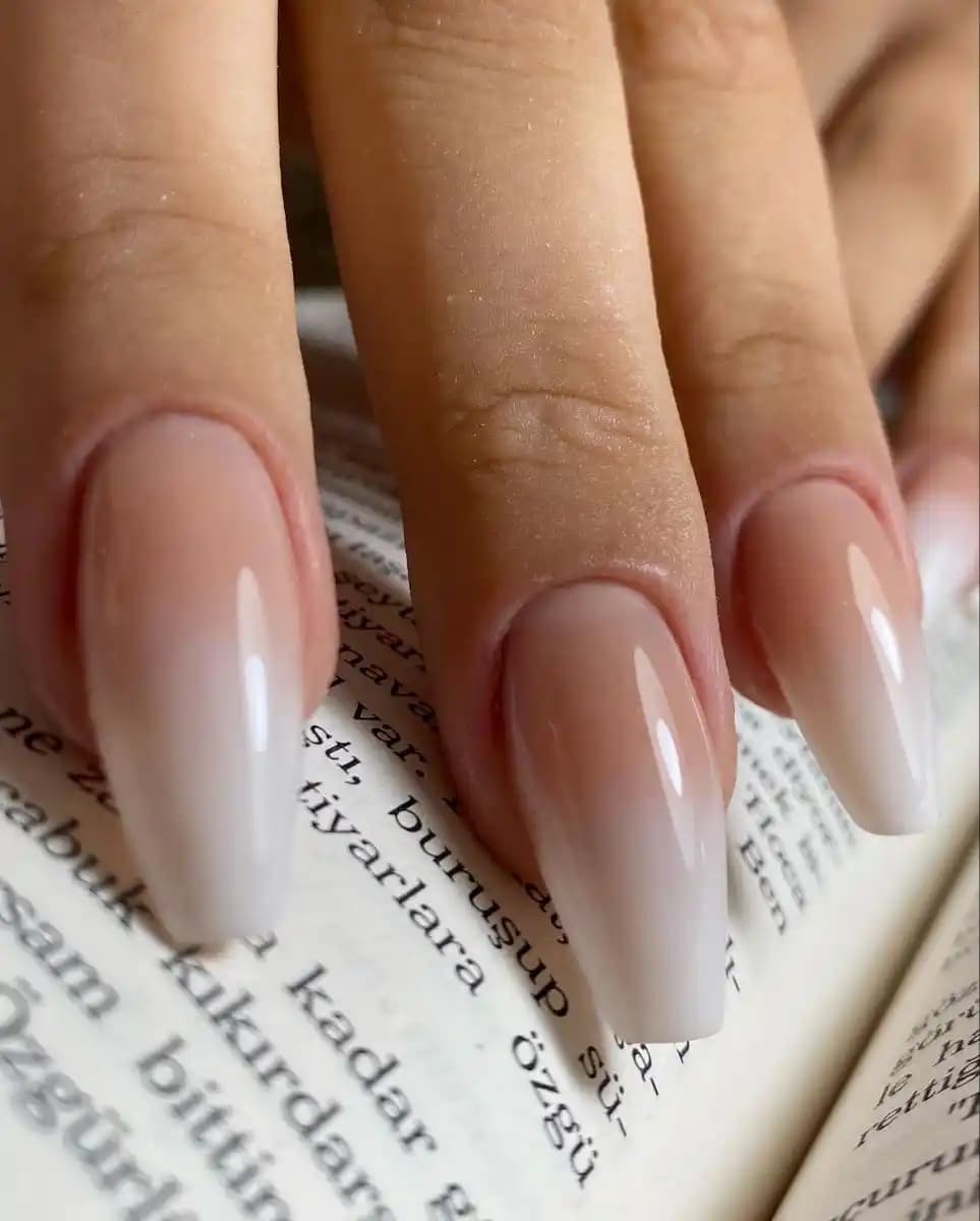 Sade Protez Tırnak Nedir, Avantajları ve Uygulama Süreci Hakkında Detaylı Bilgi