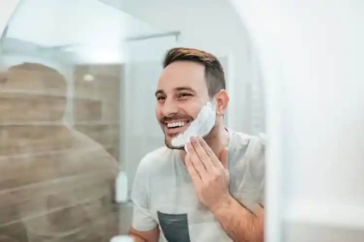 Sakal Tıraşından Sonra Ne Sürülmeli? Doğru Bakımın İpuçları ve Ürün Seçenekleri