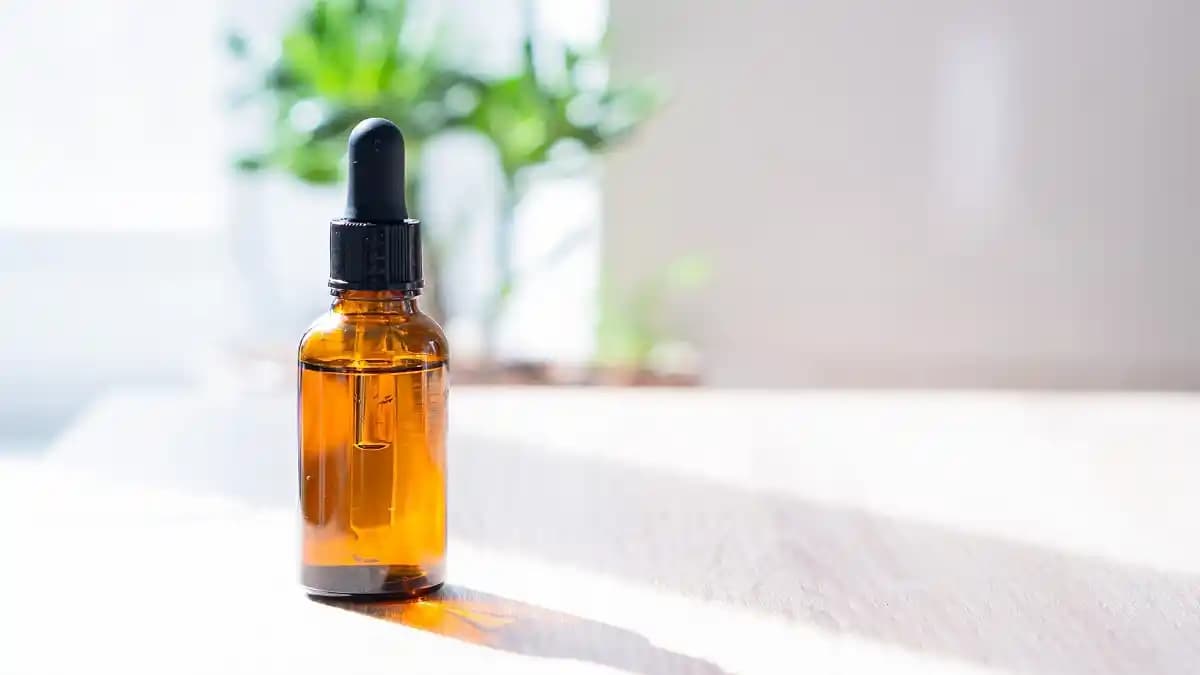 Salisilik Asit ve Glikolik Asidin Birlikte Kullanımı: Cilt Bakımında Dikkat Edilmesi Gerekenler