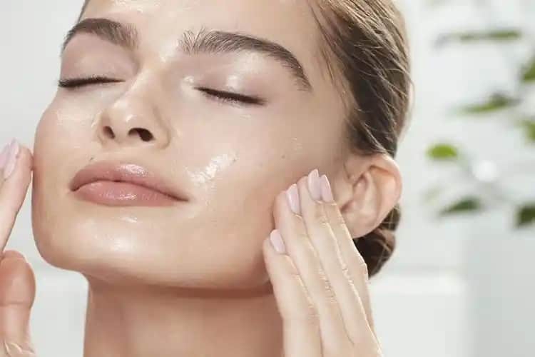 Salisilik Asitten Sonra Nemlendirici Kullanımı ve Cilt Bakımında Doğru Adımlar