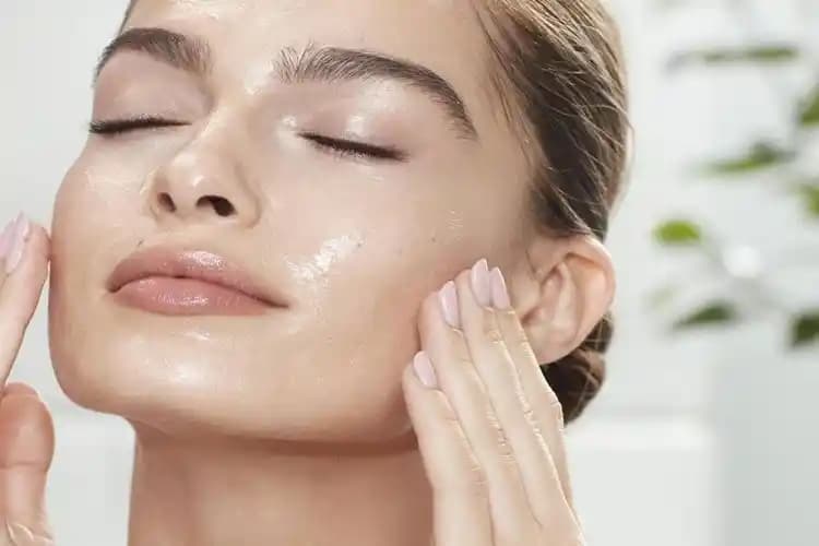 Salisilik Asitten Sonra Nemlendirici Kullanımı ve Cilt Bakımında Doğru Adımlar