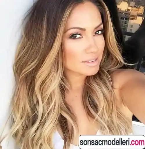 Sarı Işıltılı Saç Modelleri ve Trendleri: Parlak ve Çekici Görünüm İçin İpuçları