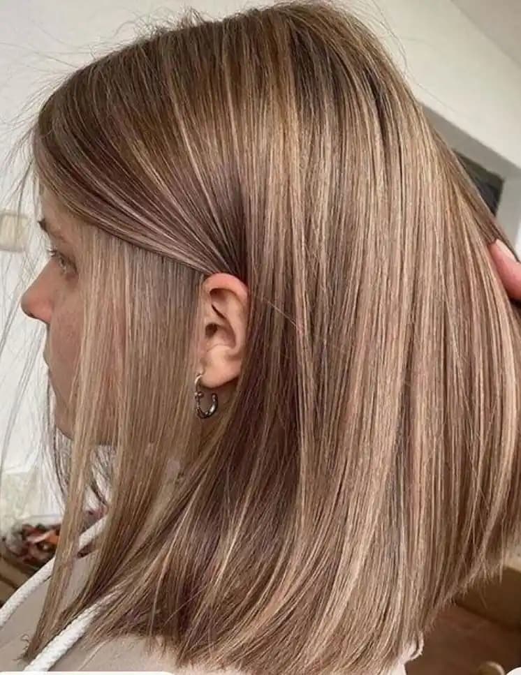 Sarı Küllü Bakır Saç Rengi: Modern Güzellik ve Moda Trendleri Hakkında Detaylı Bilgi