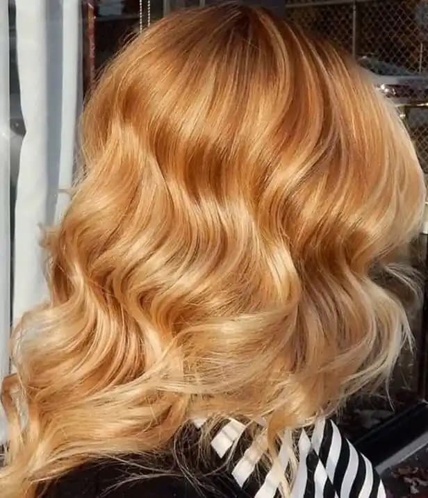 Sarı Saç Rengi: Farklı Tonları, Bakım İpuçları ve Moda Trendleri Hakkında Bilgiler