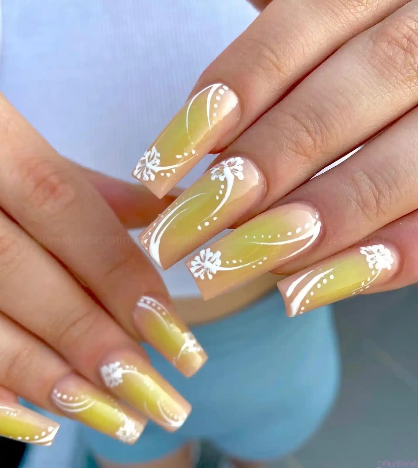 Sarı Tırnak Modelleri ve Trendleri: Göz Alıcı Tasarımlar ve Bakım İpuçları