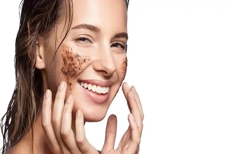 Şeker ve Sivilce İlişkisi: Sağlıklı Cilt İçin Bilinçli Beslenmenin Önemi