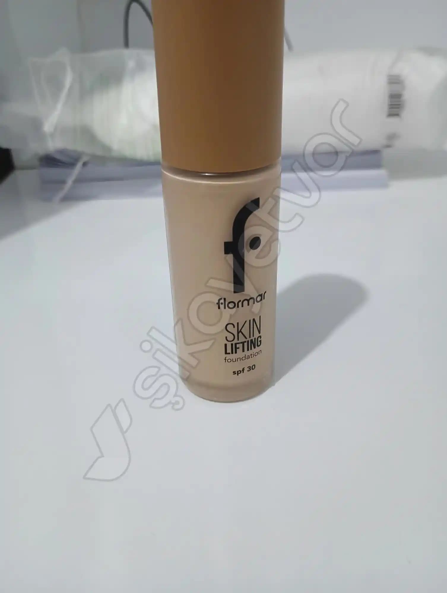 Sivilce Yapmayan Fondötenler: Cilt Sağlığına Uygun Güvenilir Seçenekler