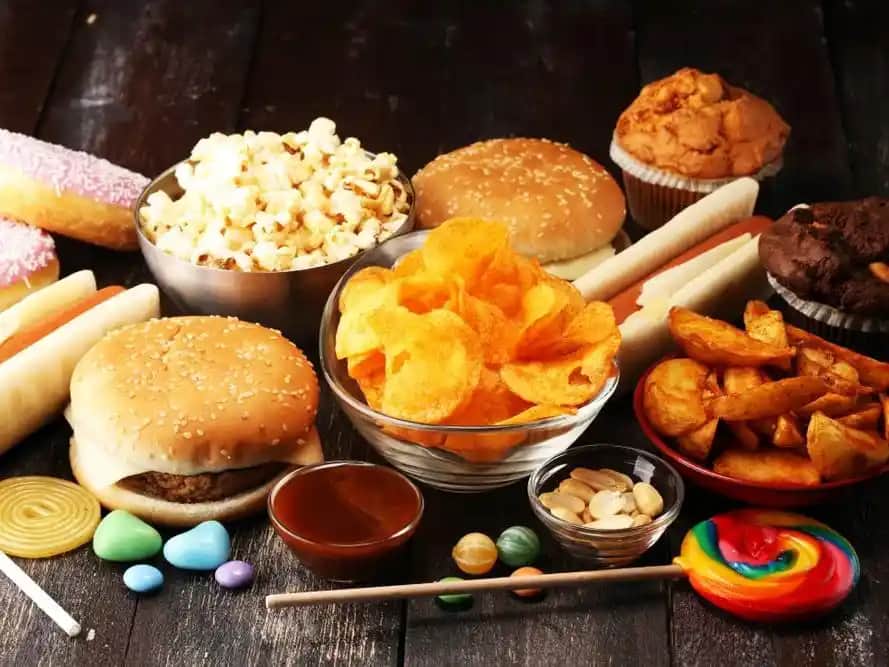 Sivilceye Neden Olan Yiyecekler ve Cilt Sağlığını Destekleyen Beslenme Önerileri