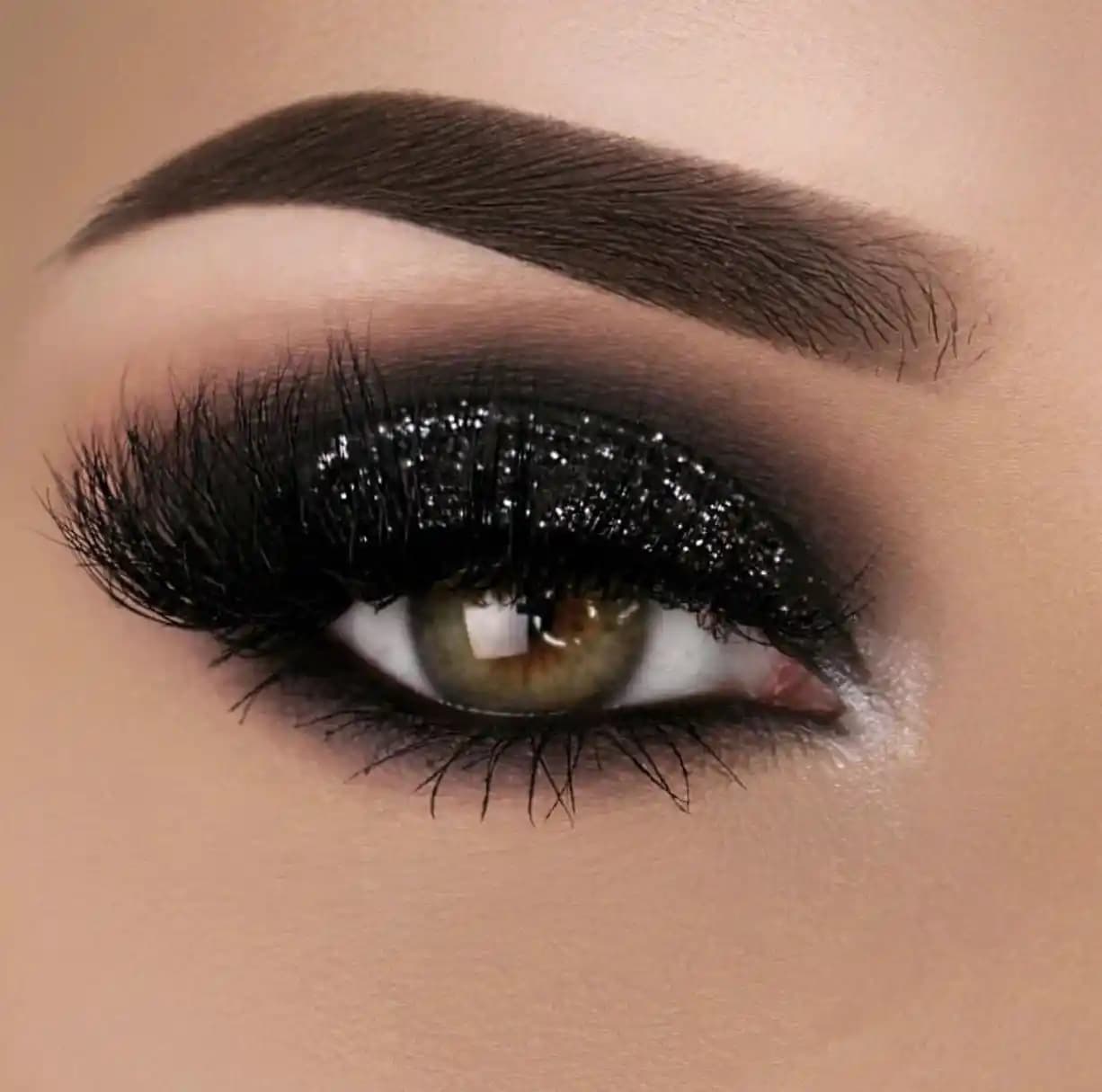 Smokey Eyes Makyajı İçin Temel Prensipler ve Uygulama Rehberi