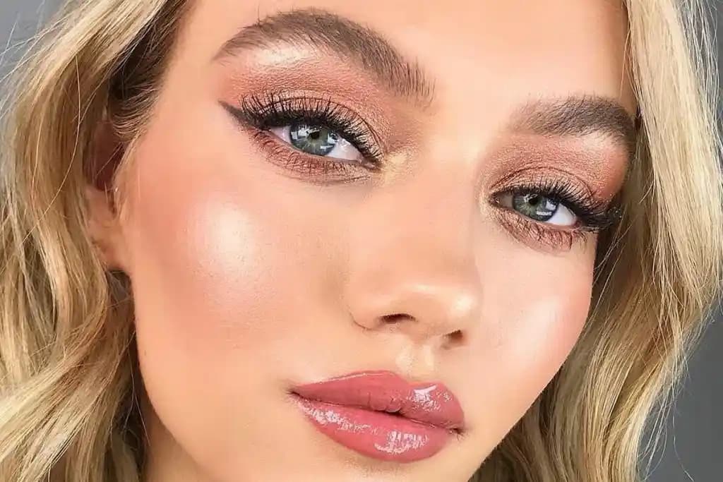 Soft Makyaj Modelleri: Doğallık ve Zarafetin En Güzel Yansıması