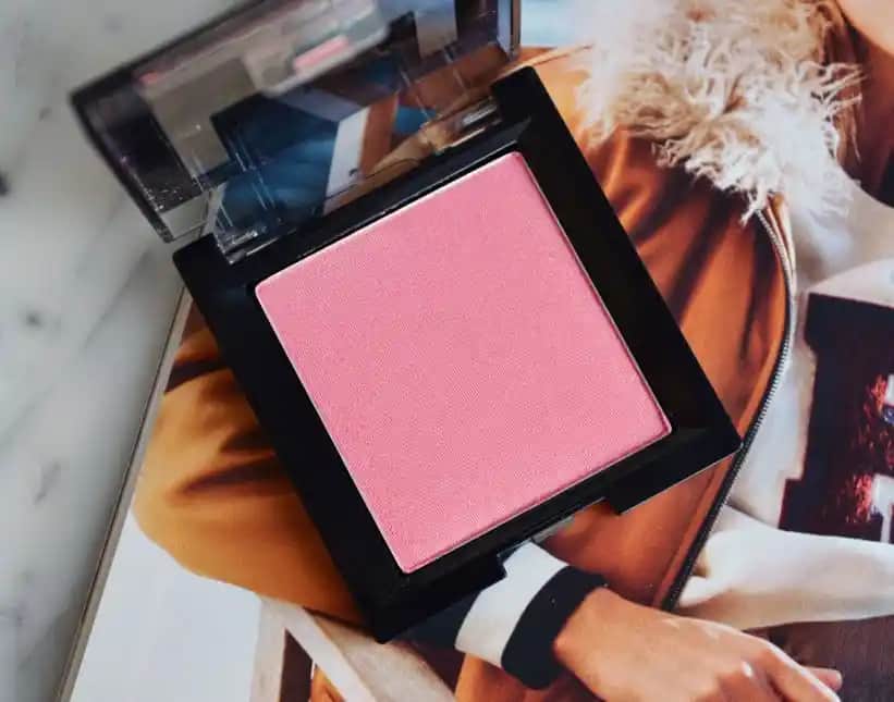 Soğuk Pembe Allık Seçimi ve Uygulama Yöntemleri Cilt Tipine Göre Detaylı Rehber