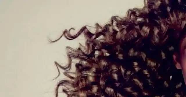 Telli Kıvırcık Saçlar İçin Doğal ve Sağlıklı Bakım Rehberi