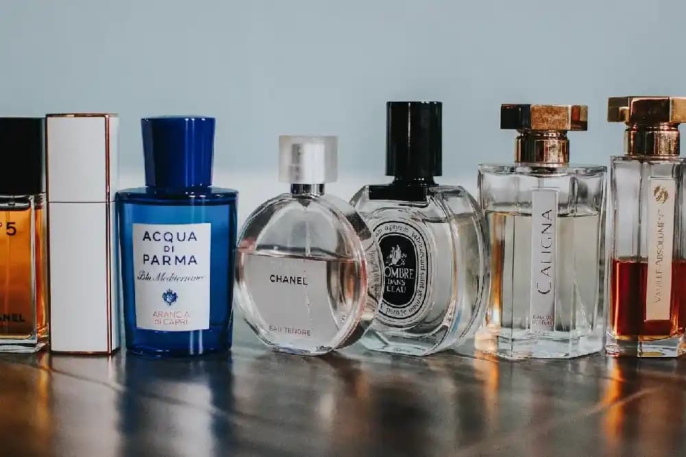 Ünlü Parfüm Markaları ve Güncel Trendler: Seçim ve Sektör Analizi