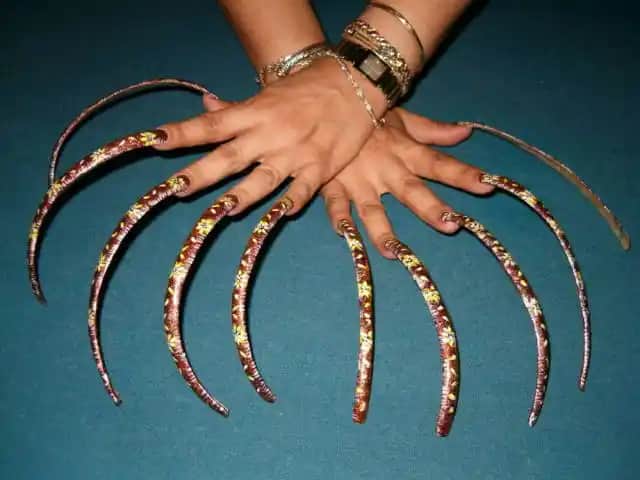 Uzun Tırnak Bakımı ve Estetik Uygulamalarına Yönelik Kapsamlı Rehberlik