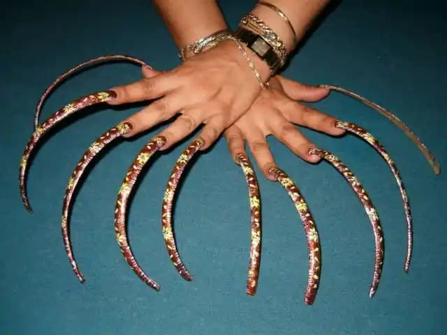 Uzun Tırnak Bakımı ve Estetik Uygulamalarına Yönelik Kapsamlı Rehberlik