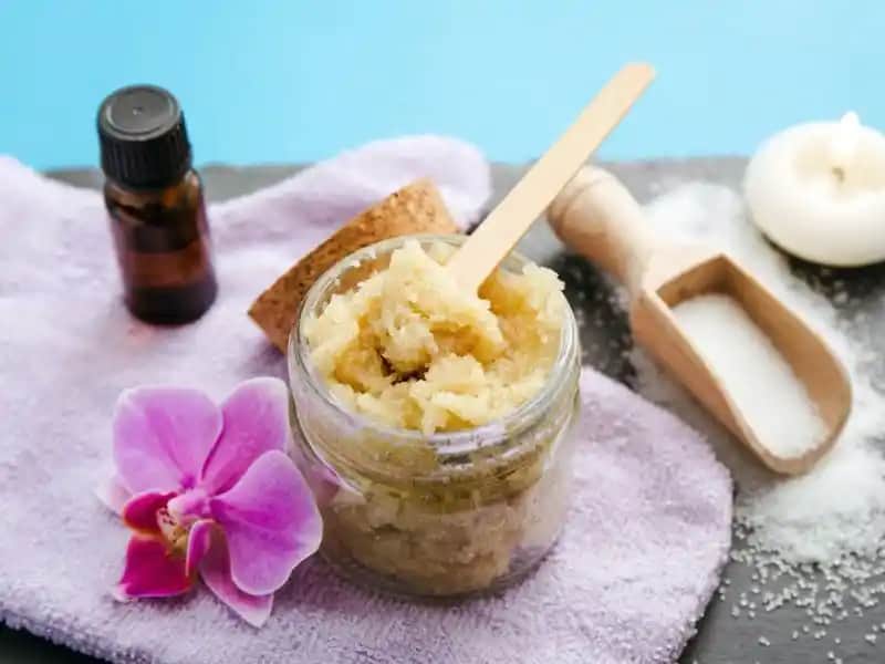 Vücut Peelingi Kullanımı ve Cilt Yenileme Yöntemleri Hakkında Kapsamlı Bilgi