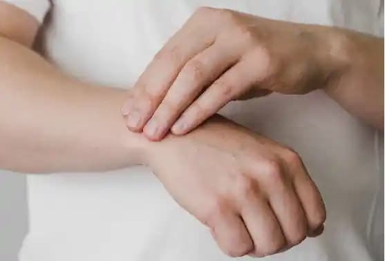 Vücutta Dokunulan Yerin Kızarması: Kozmetik Yaklaşımlarla Nedenleri ve Çözüm Yolları