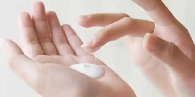 Yağlı Krem Lekeleri Nasıl Çıkarılır En Etkili Yöntemler ve İpuçları