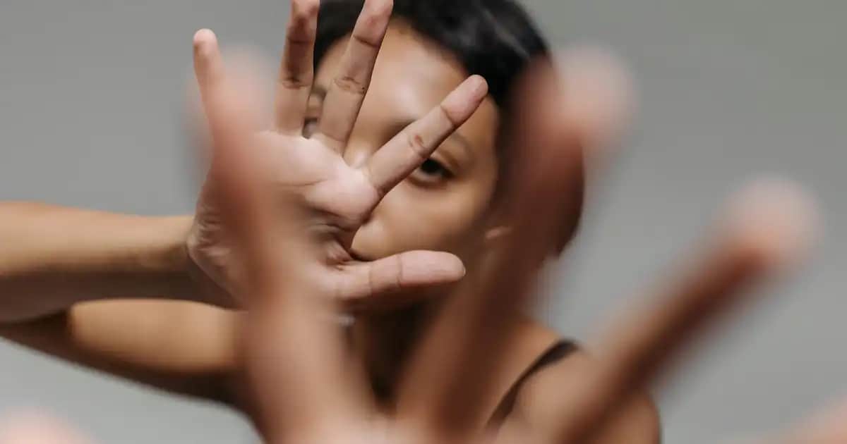 Yetişkinlerde Sırt Sivilcesi Nedenleri ve Etkili Çözüm Yöntemleri