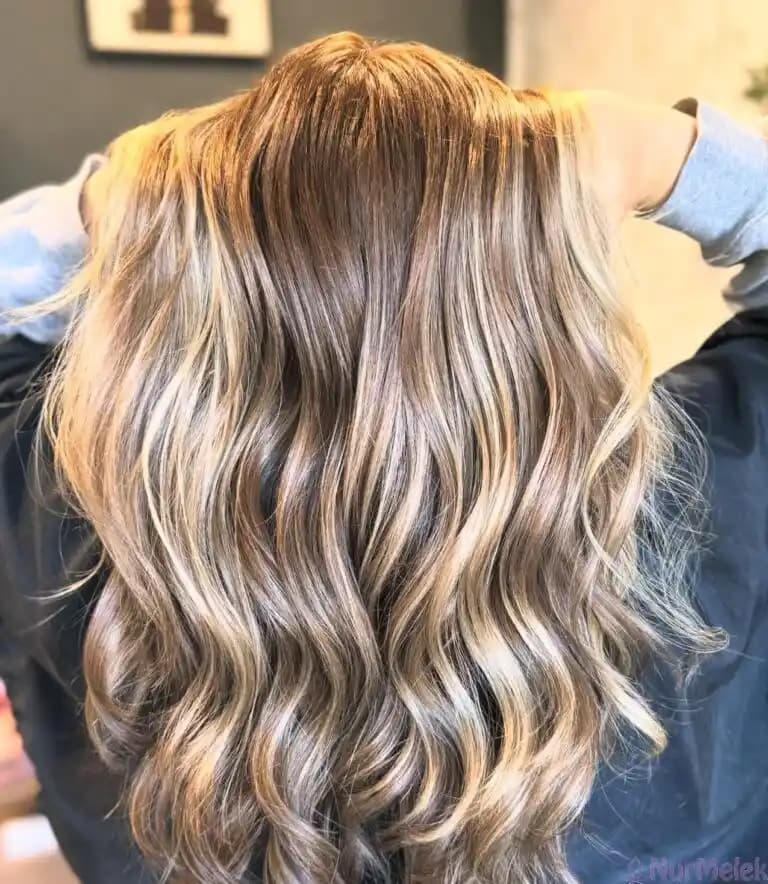 Yoğun Sarı Röfle ile Saçlara Canlılık ve Modern Bir Dokunuş Katma Yöntemleri