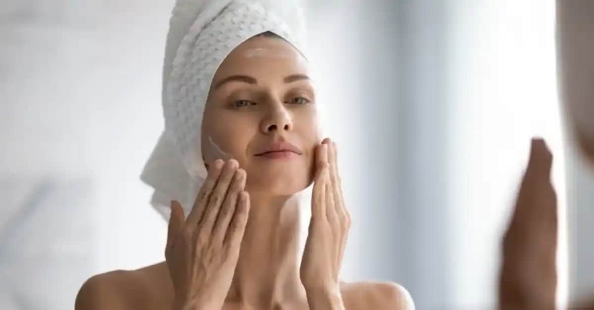 Yüzde Çıkan Küçük Sivilceler ve Modern Kozmetik Yaklaşımlarla Çözüm Yolları