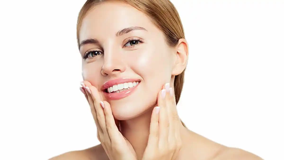 Yüzde Yağlanma Nedenleri ve Çözüm Yolları: Sağlıklı ve Estetik Bir Cilt İçin Rehber