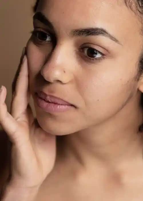 Yüzdeki Renk Eşitsizliği Nedenleri ve Çözüm Yolları Detaylı Rehber