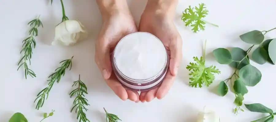 Yüze Doğal Nemlendirici Kullanımı ve En İyi Doğal Çözümler Hakkında Bilgiler