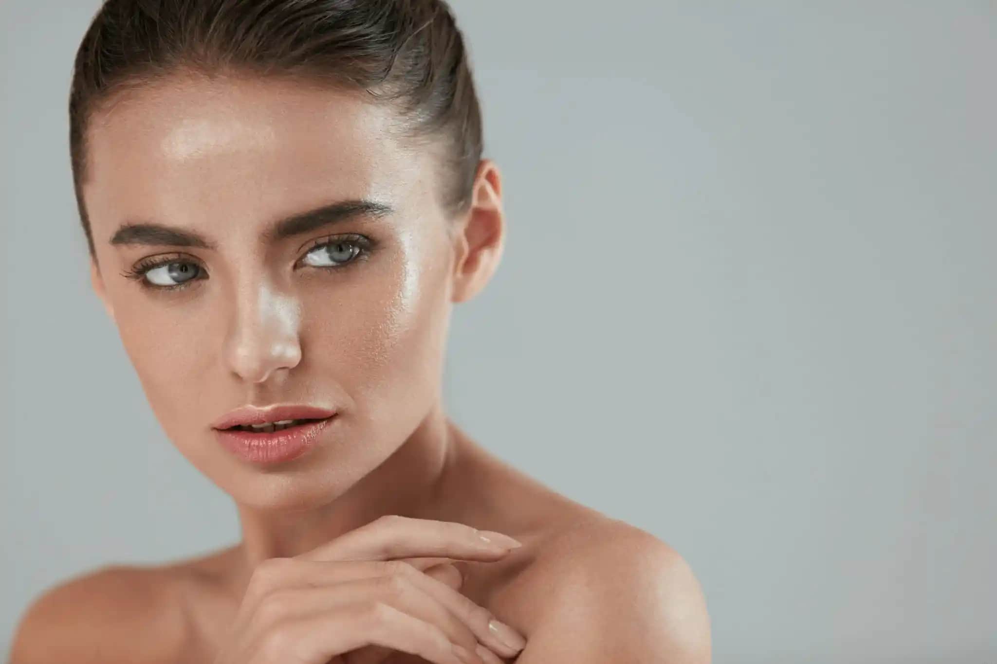 Yüzünüzü Parlak ve Pürüzsüz Yapmanın En Etkili Doğal Yöntemleri ve Bakım İpuçları