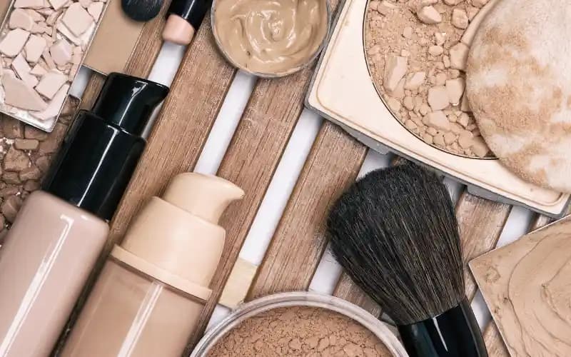 Yüzünüzün Pürüzsüz ve Işıltılı Olması İçin Temel Bakım ve Yaşam Tarzı Önerileri