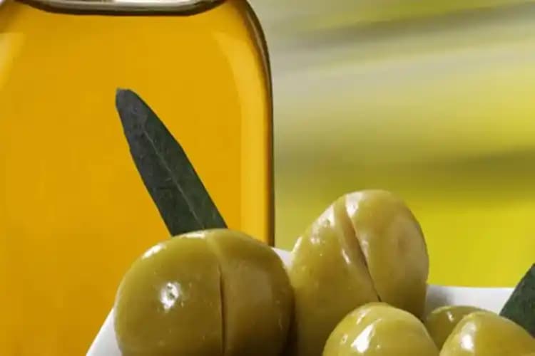 Zeytin ve Sivilce: Doğru Bilinen Yanlışlar ile Gerçekler Arasındaki Fark