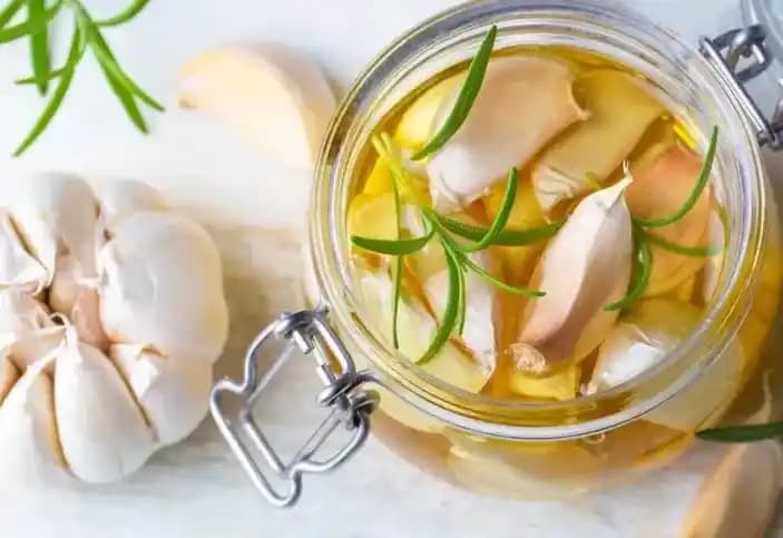 Zeytinyağı ve Sarımsağın Kozmetik Kullanımı ve Cilt ile Saç Sağlığına Faydaları