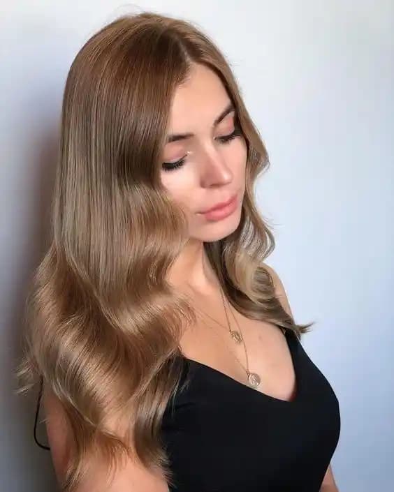 Bal Köpüğü Saç Rengi Nedir ve Neden Bu Kadar Popüler Oluyor