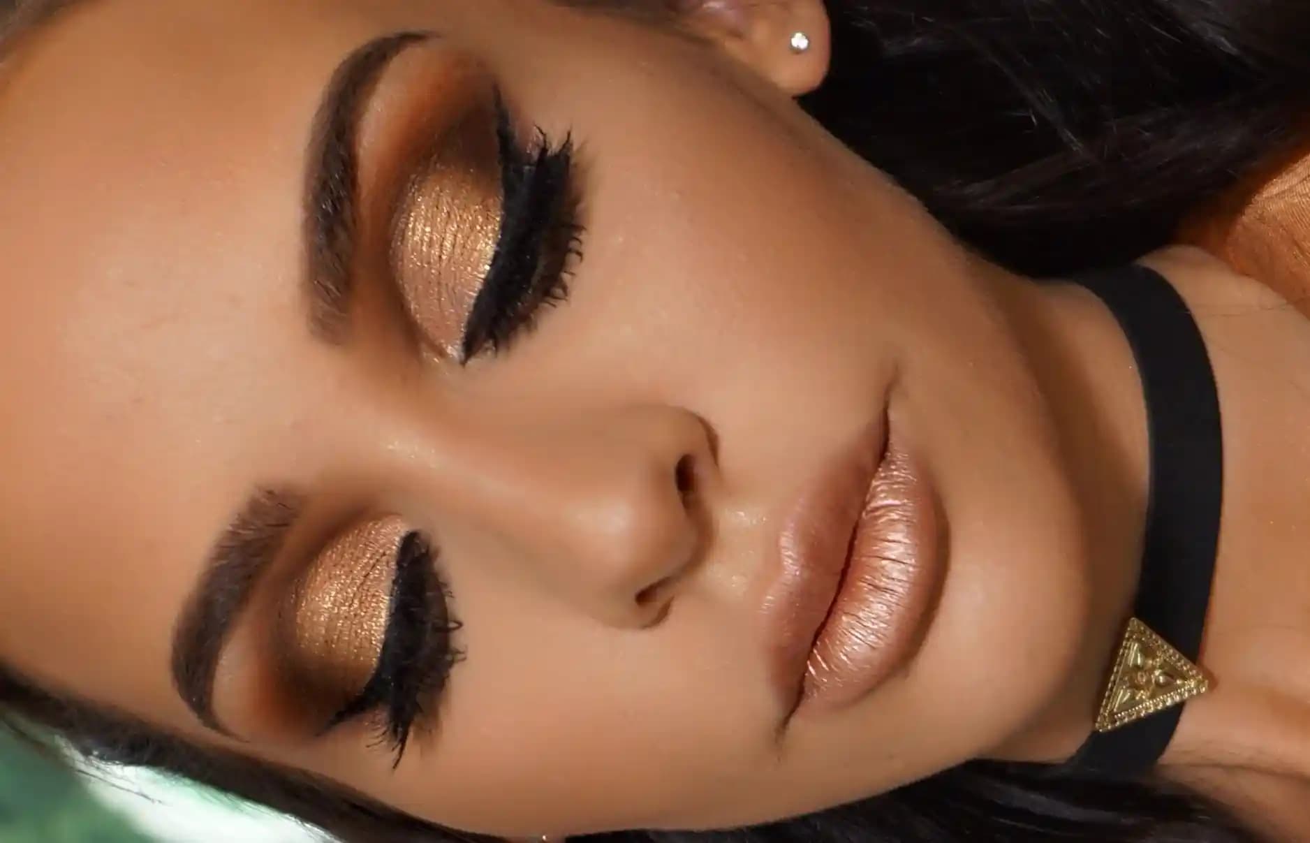 Esmer Makyaj Teknikleri ve Trendleri: Doğal ve Çarpıcı Görünüm Yaratma Rehberi