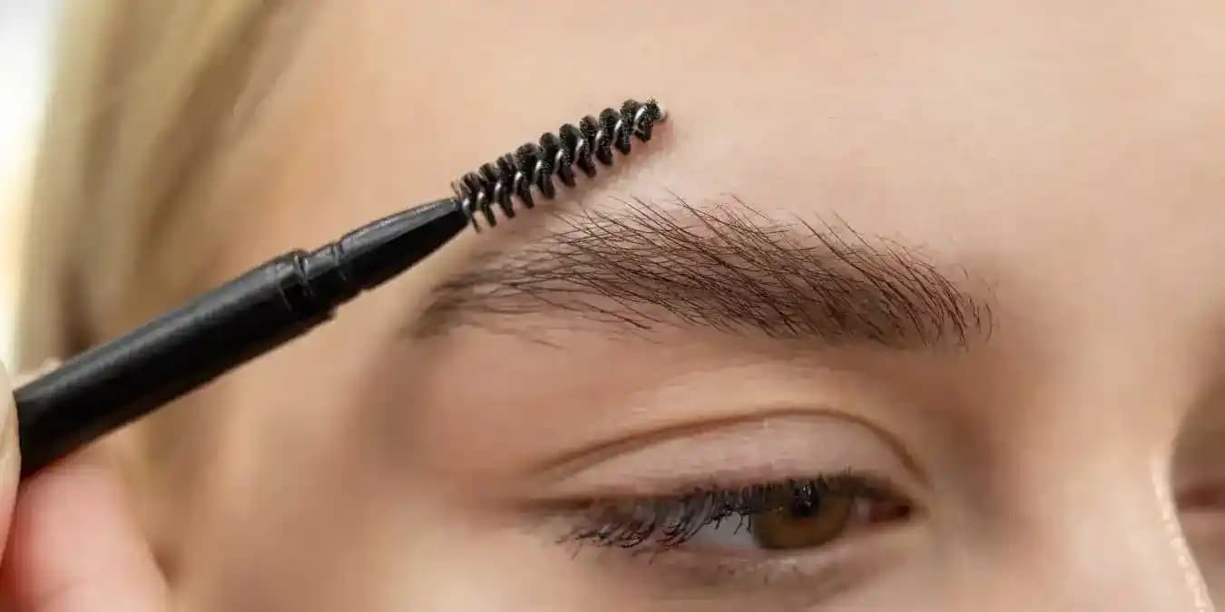 Kaş Sabitleyici Rehberi: Doğal ve Profesyonel Seçeneklerle Bakımlı Kaşlar