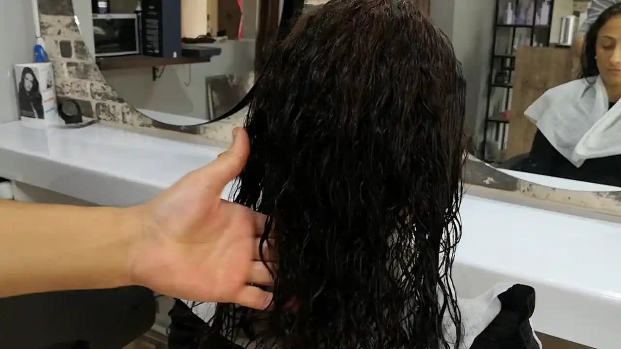 Siyah Saçın Açılması Mümkün mü ve Saç Sağlığını Koruma Yöntemleri