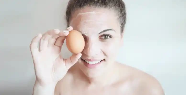Yumurta Akı Maskesi ile Cilt Sıkılaştırma ve Parlaklık Artışı Rehberi