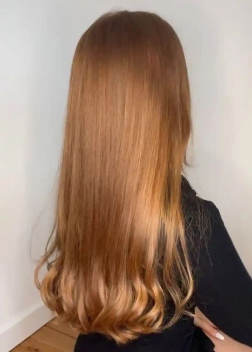 Bal Köpüğü Rengi: Kozmetik Dünyasında Sıcakkanlı ve Şık Bir Ton Tanımı ve Kullanım İpuçları