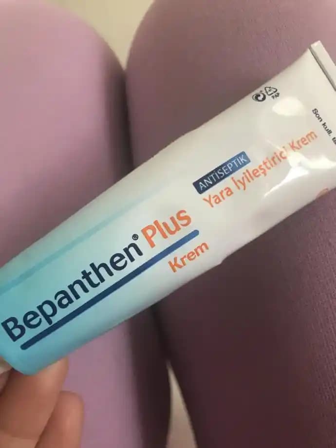 Bepanthol Yaraya Sürülür mü? Güvenli Kullanım ve Cilt Bakımı Rehberi