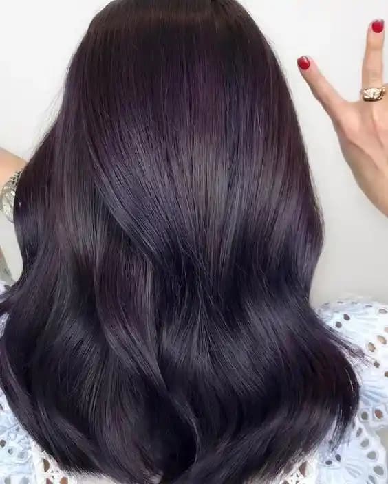 Böğürtlen Siyahı Saç Rengi: Doğal Güzellik ve Modern Trendlerin Buluşması