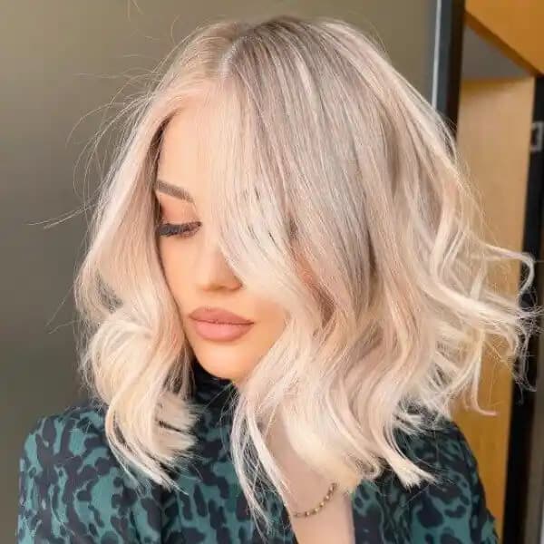 Buz Sarısı Saç Rengi: Modern ve Cesur Bir Görünüm Yaratmanın Anahtarı