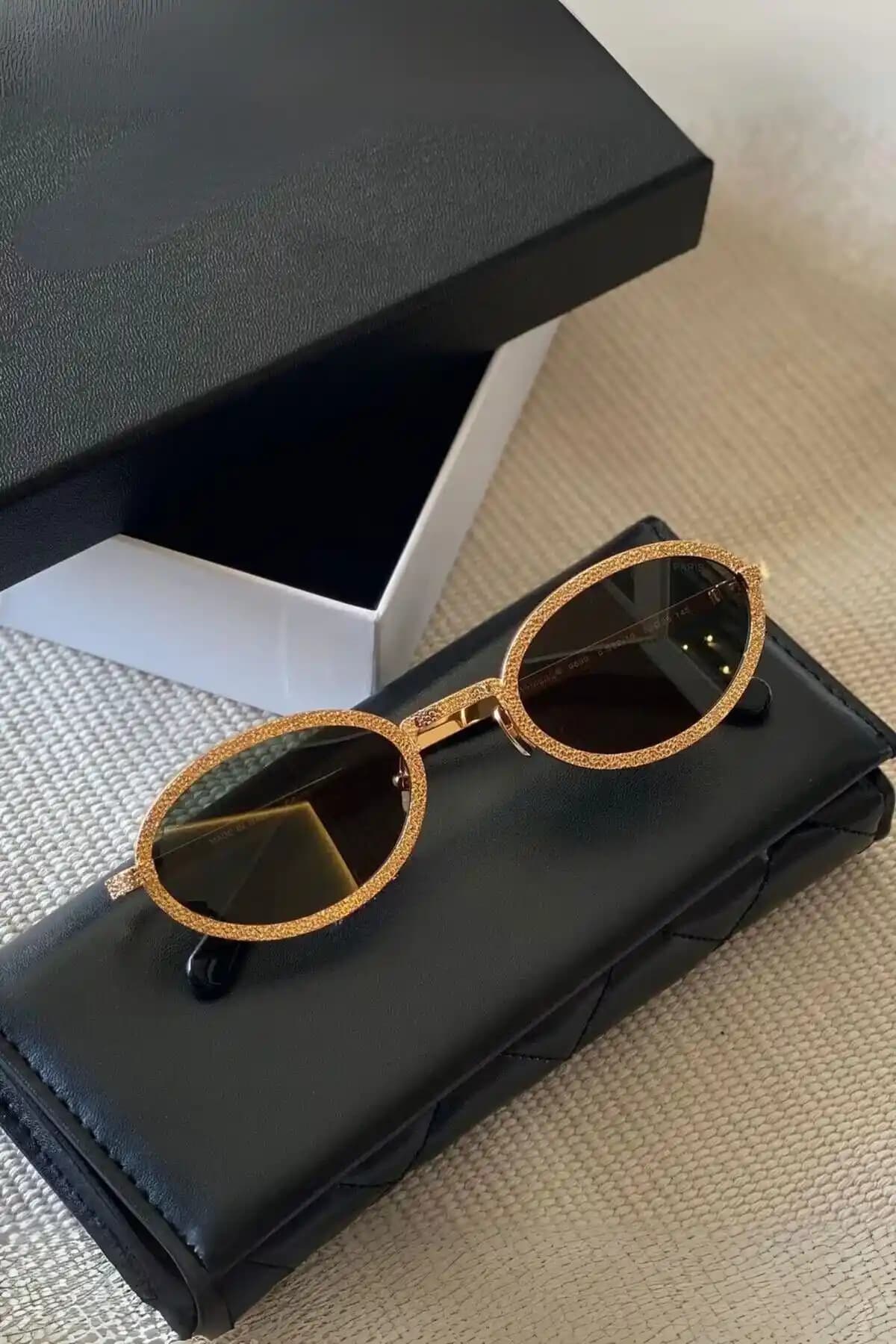 Gözlük Modasında Yenilikler: Estetik ve Teknolojinin Birlikte Sunulduğu Tasarımlar