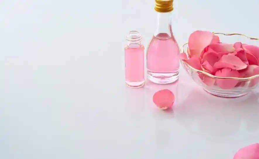 Gül Suyu Tonik Nedir ve Cilt Bakımında Nasıl Kullanılır