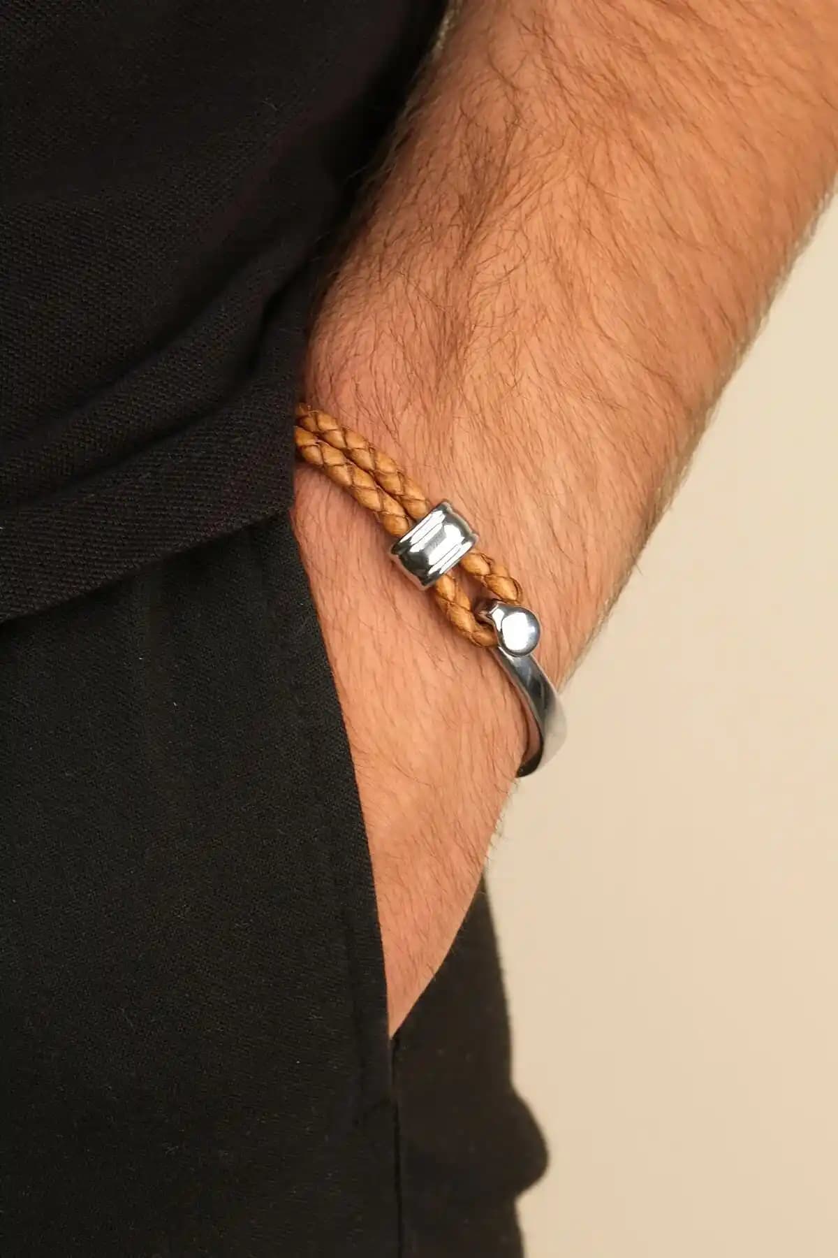 Jack Ferrero Bileklikleri: Moda ve Kozmetikte Özgün Tasarımlar ve Bakım İpuçları