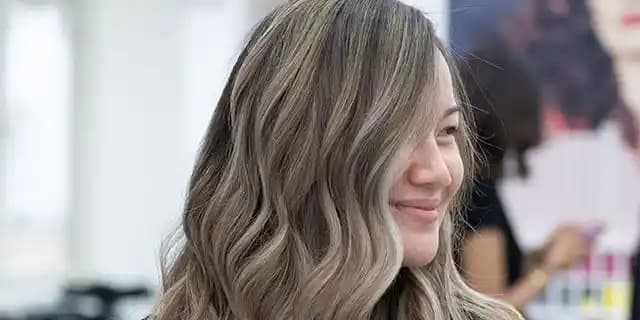 Kum Beji Saç Rengi: Doğal Güzellik ve Modern Stil İçin En İyi Seçenekler