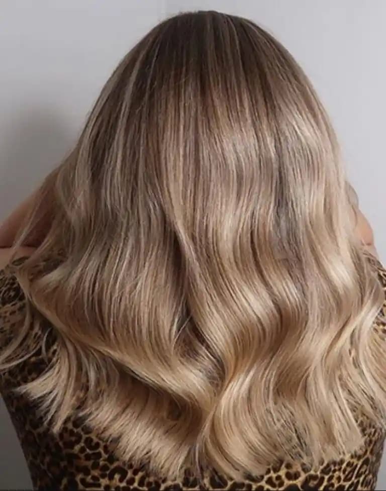 Kum Rengi Saçın Özellikleri ve Bakım İpuçlarıyla Doğal Şıklık