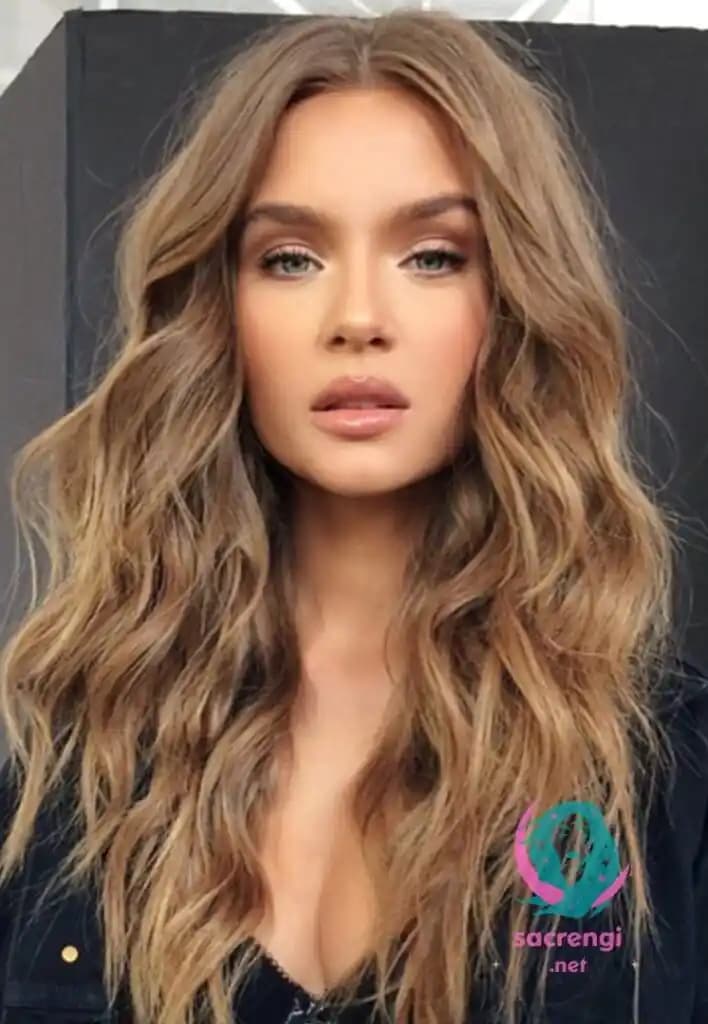 Kumral Saç Rengi: Farklı Tonlar ve Bakım İpuçlarıyla Doğal Şıklık