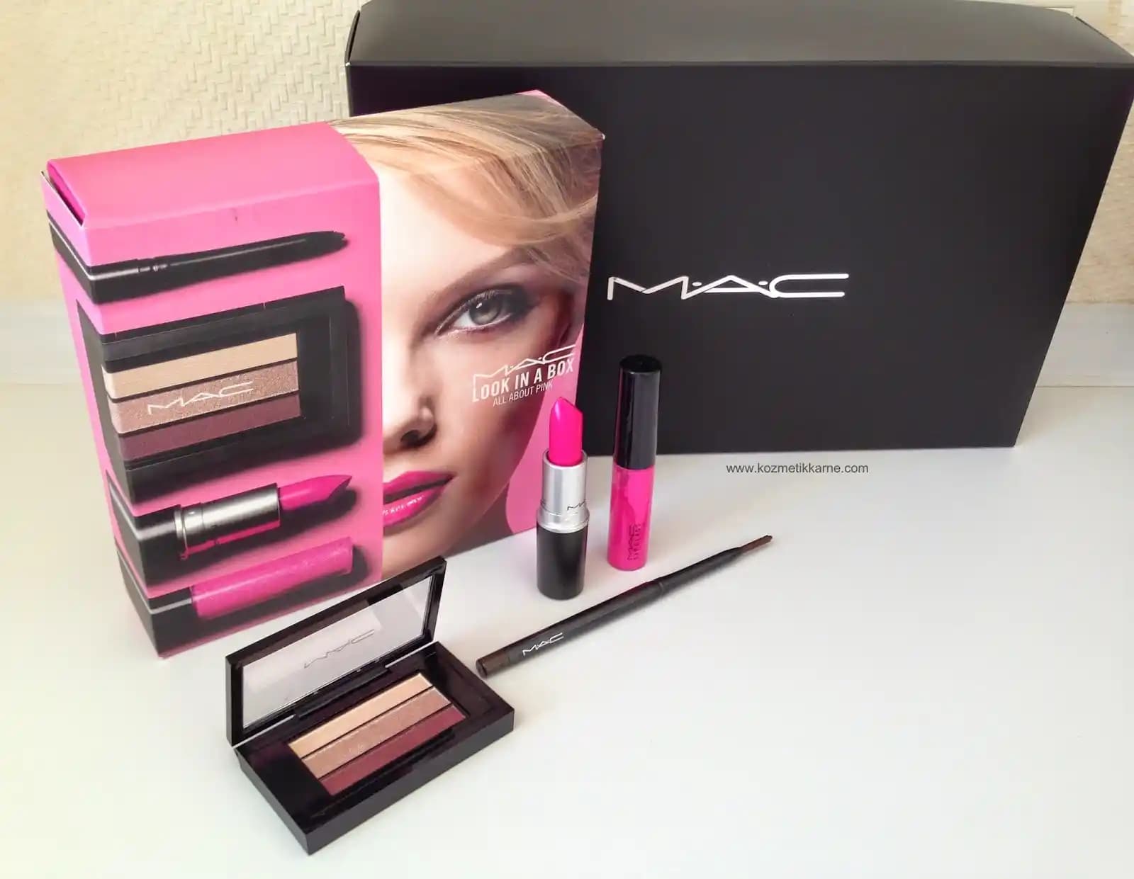 Makyaj Setleri: Farklı Kullanım Amaçları ve Kalite Seçenekleriyle Güzelliğinizi Tamamlayın